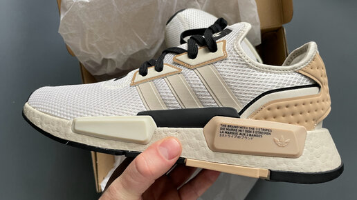 Nmd v2 hotsell