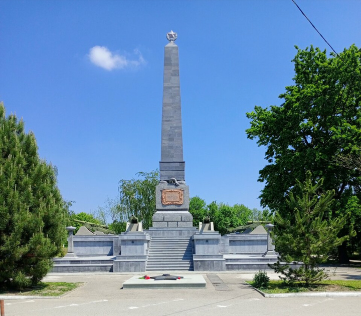 Памятник Таманской армии в Славянске на Кубани 