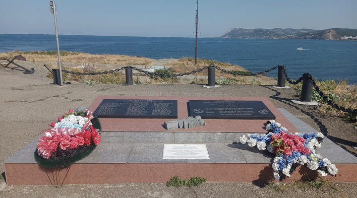 Братская могила моряков военного корабля ‘Фабрициус’ и учебного судна ‘Днепр’